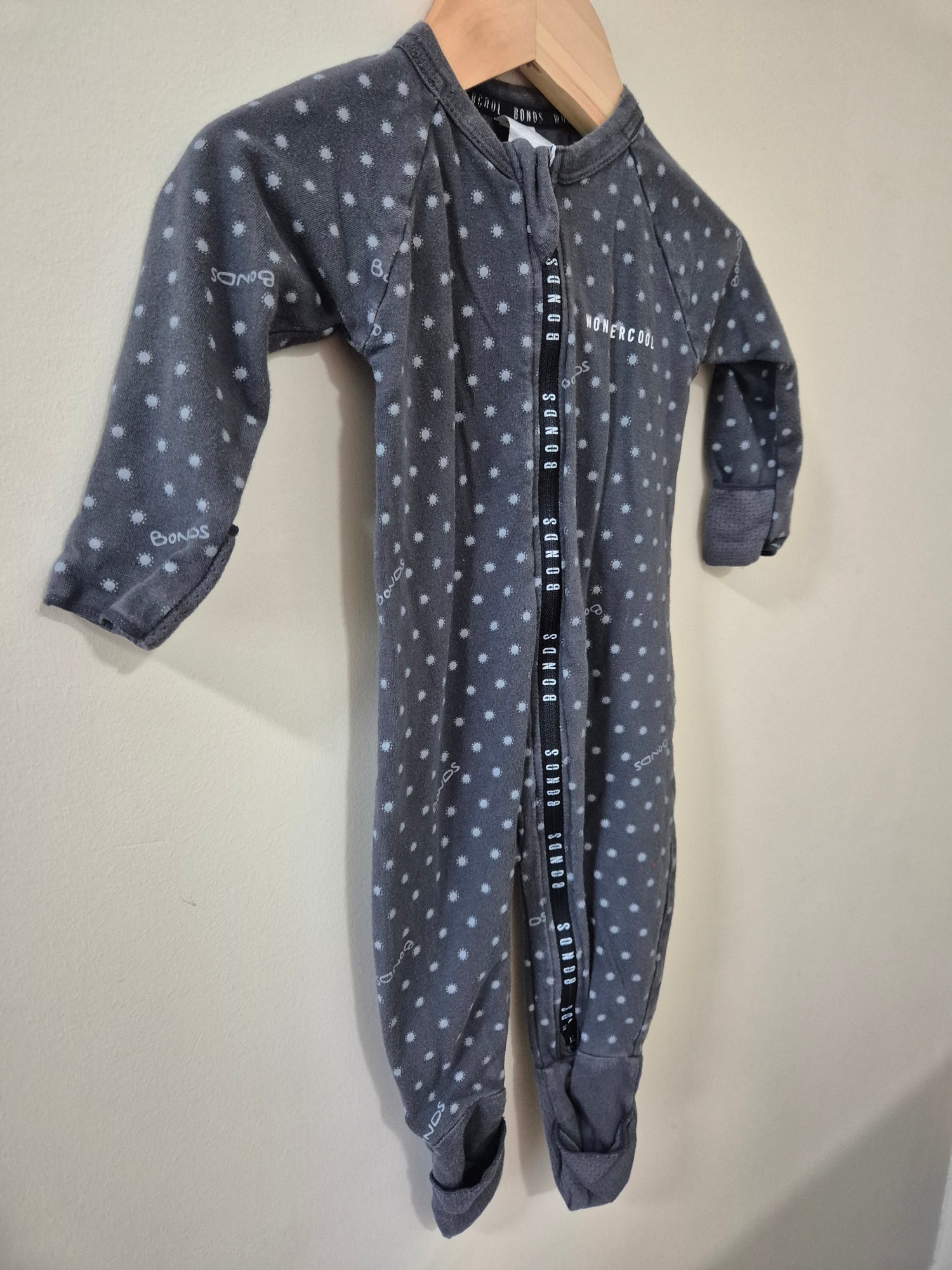 Bonds Wondercool Onesie Size 00
