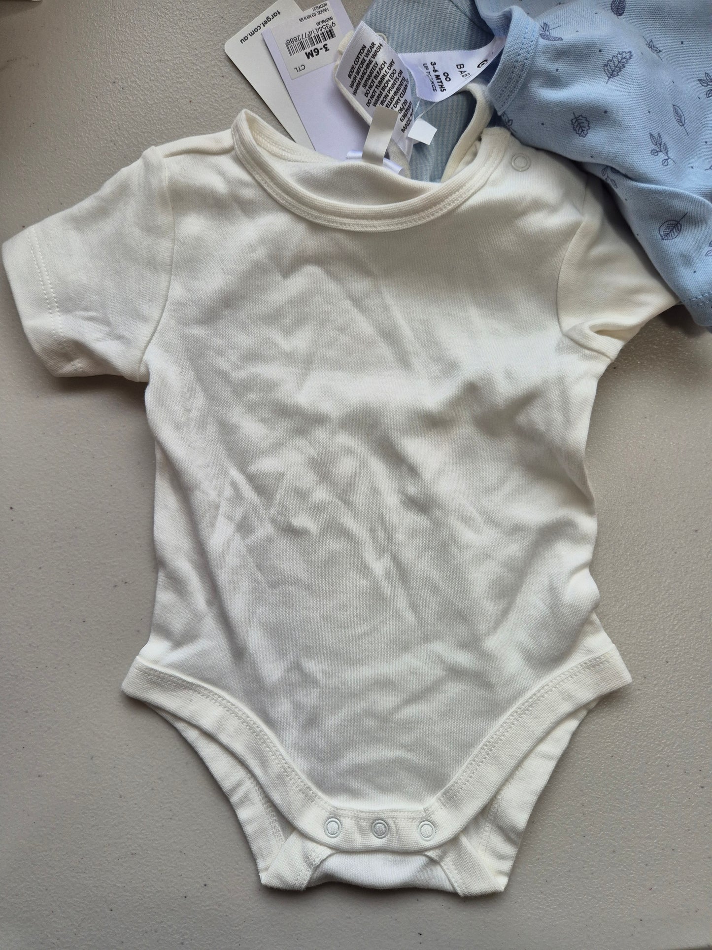 BNWT 3x Basic Target Bodysuits - 00