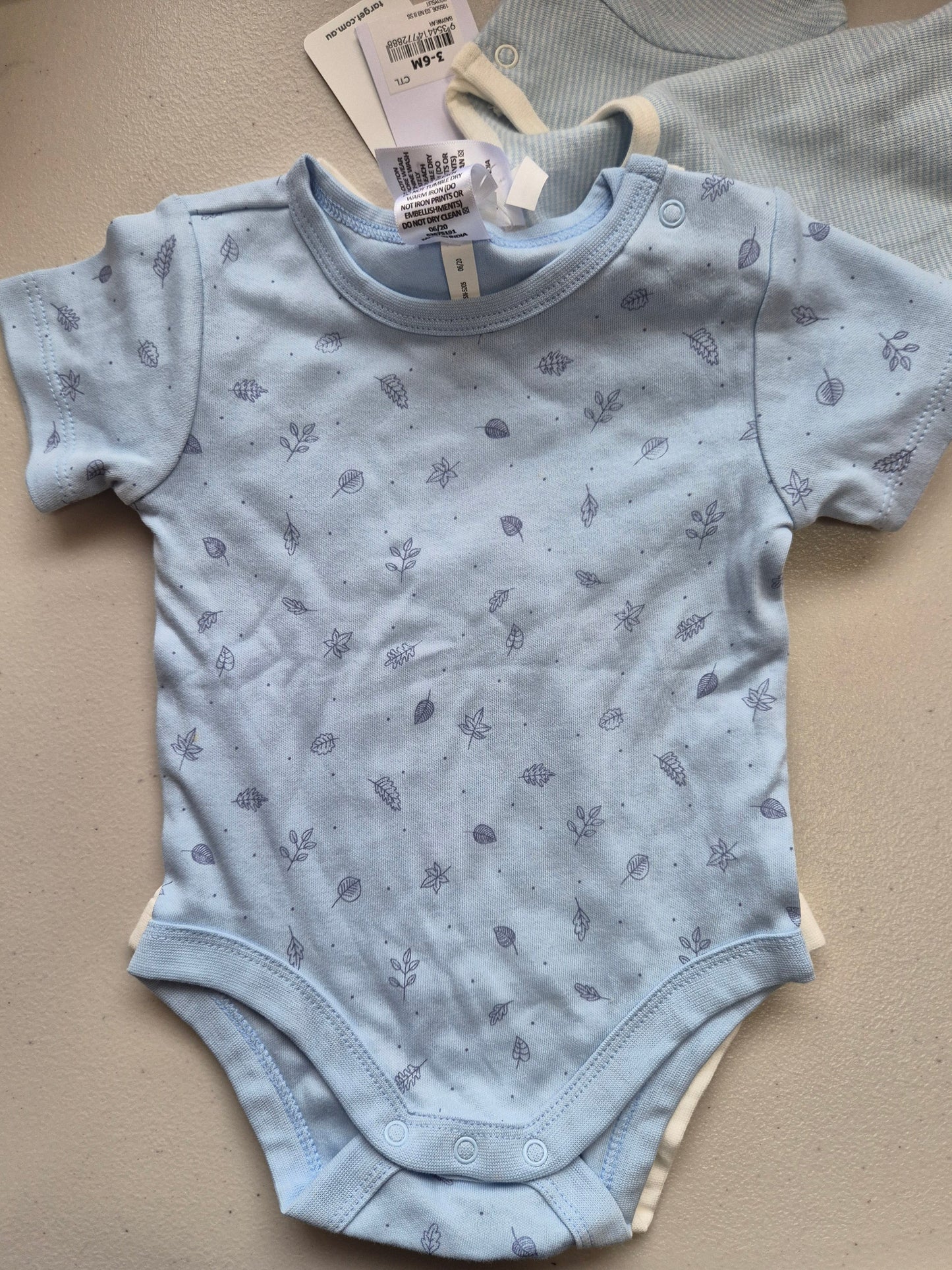 BNWT 3x Basic Target Bodysuits - 00