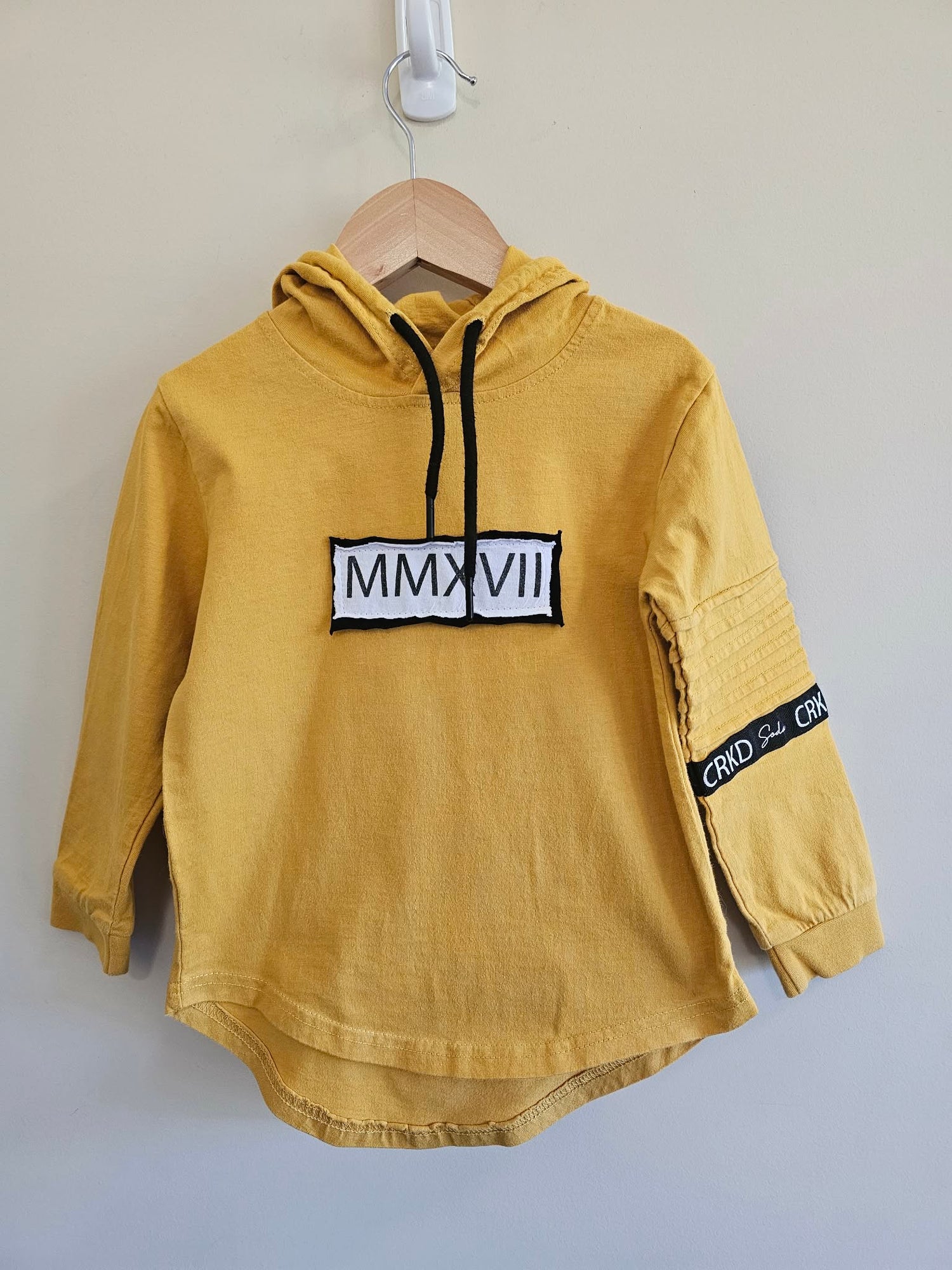 Cracked Soda Long Sleeve Shirt With Hood Size 4