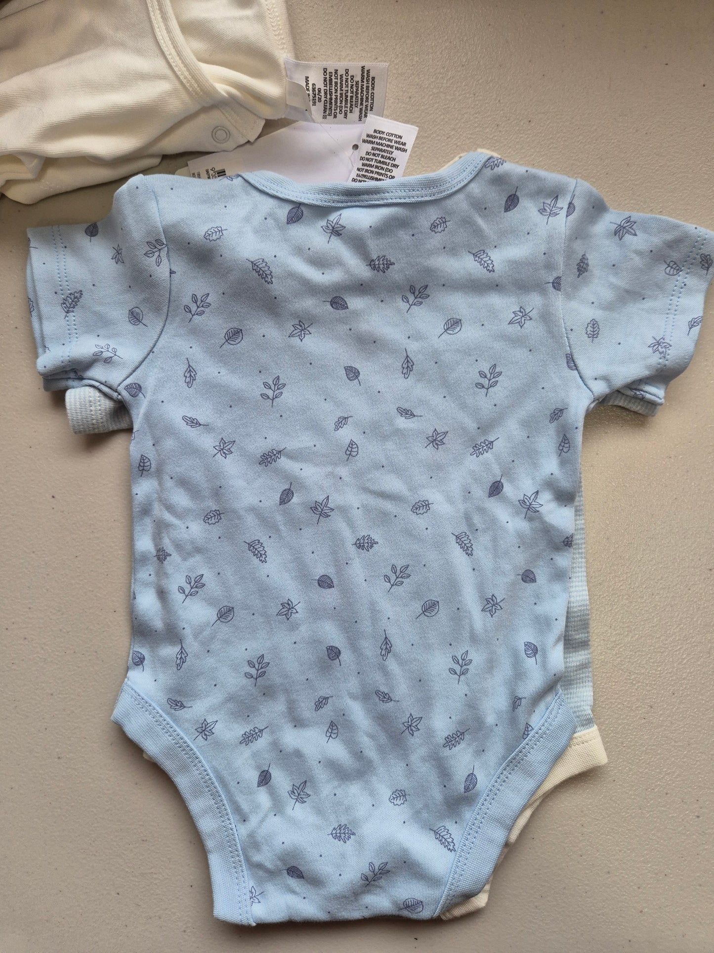 BNWT 3x Basic Target Bodysuits - 00