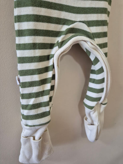 Snuggle Hunny Onesie Size 00