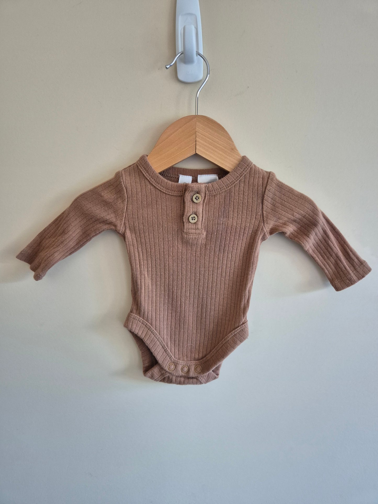 Dymples Brown Long Sleeve Bodysuit Size 00000