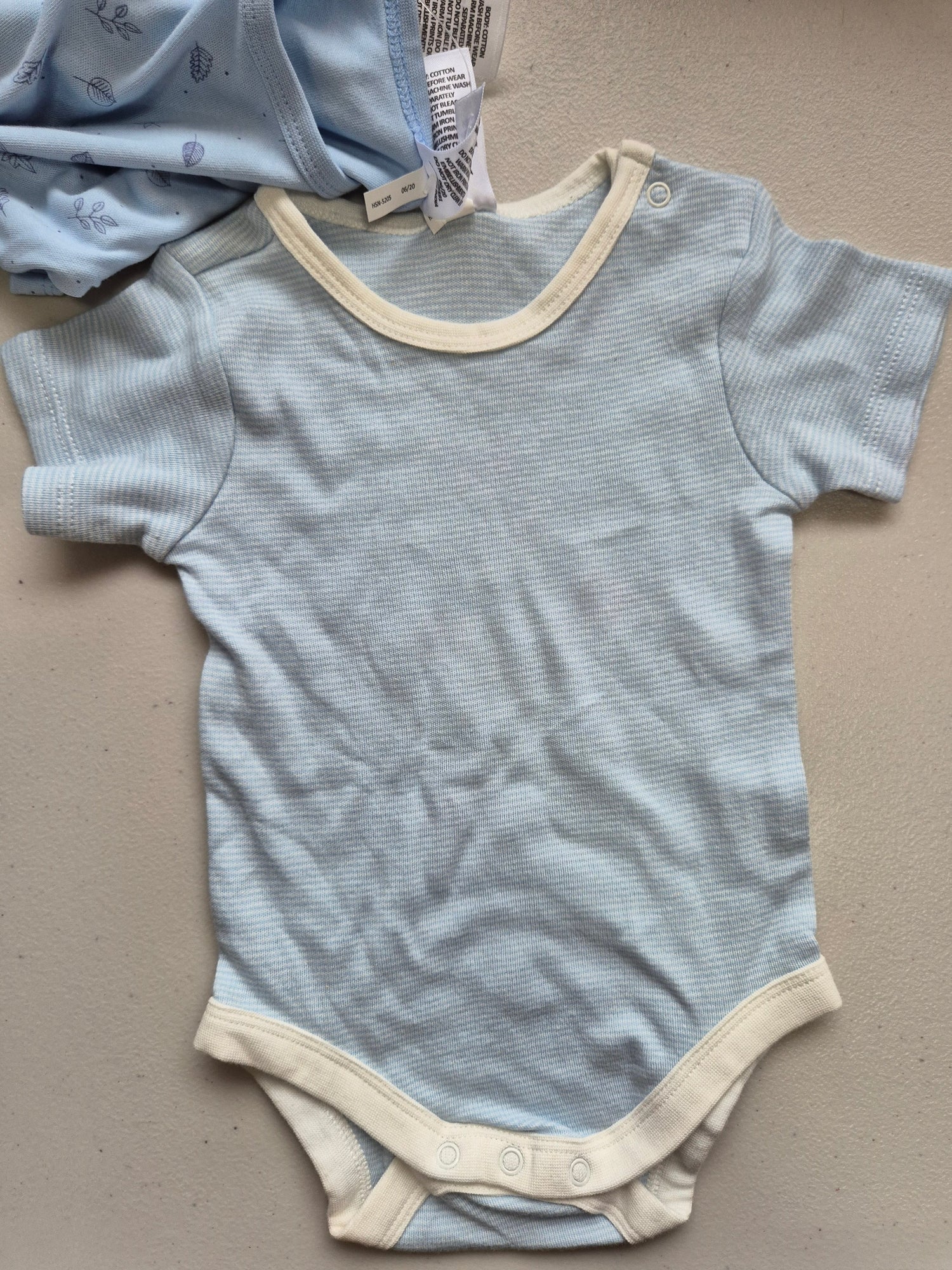 BNWT 3x Basic Target Bodysuits - Size 00