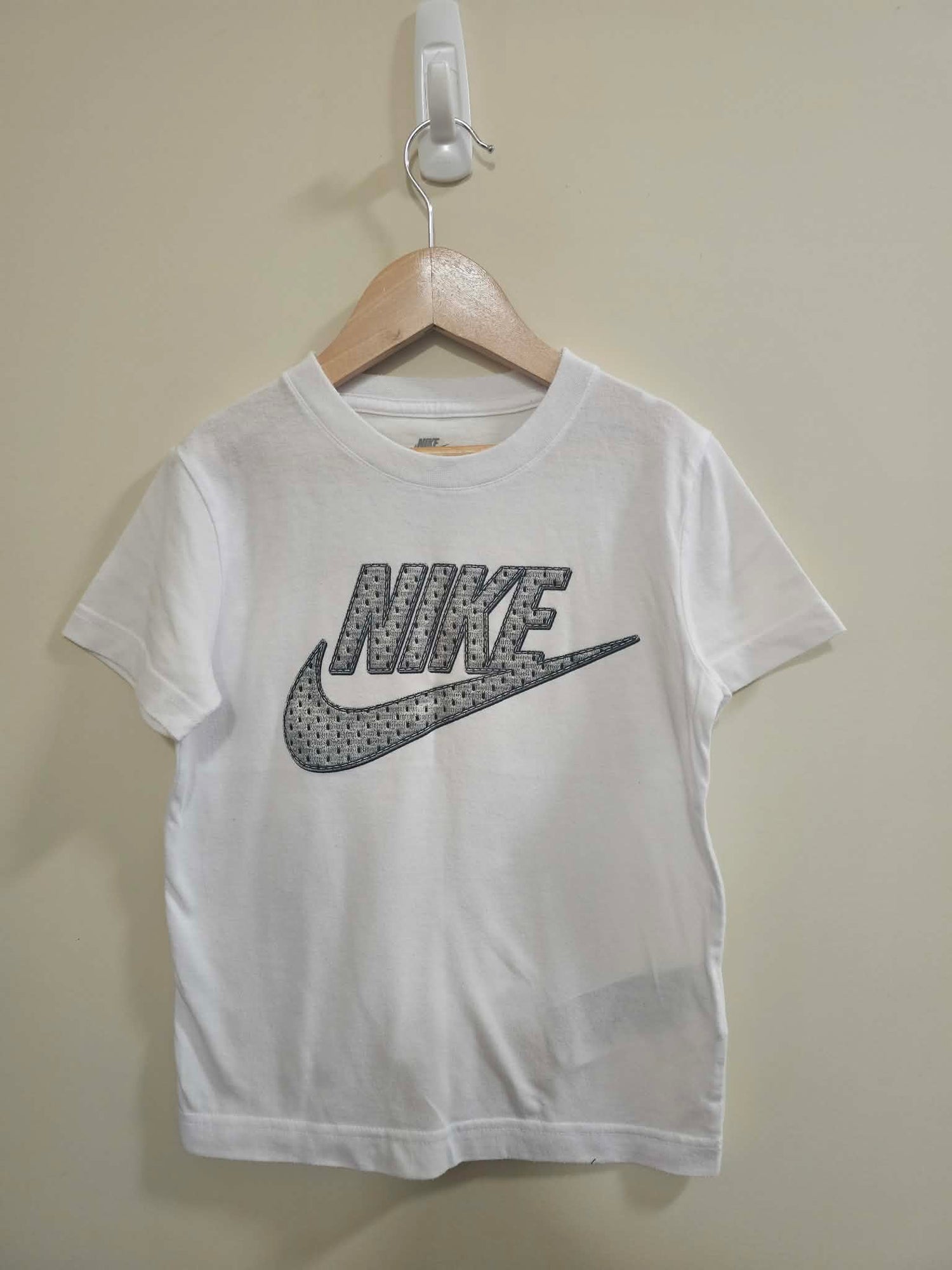 Nike Shirt Size 4-5