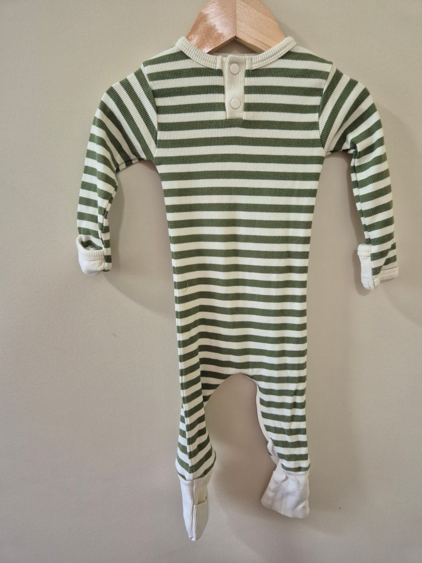 Snuggle Hunny Onesie Size 00