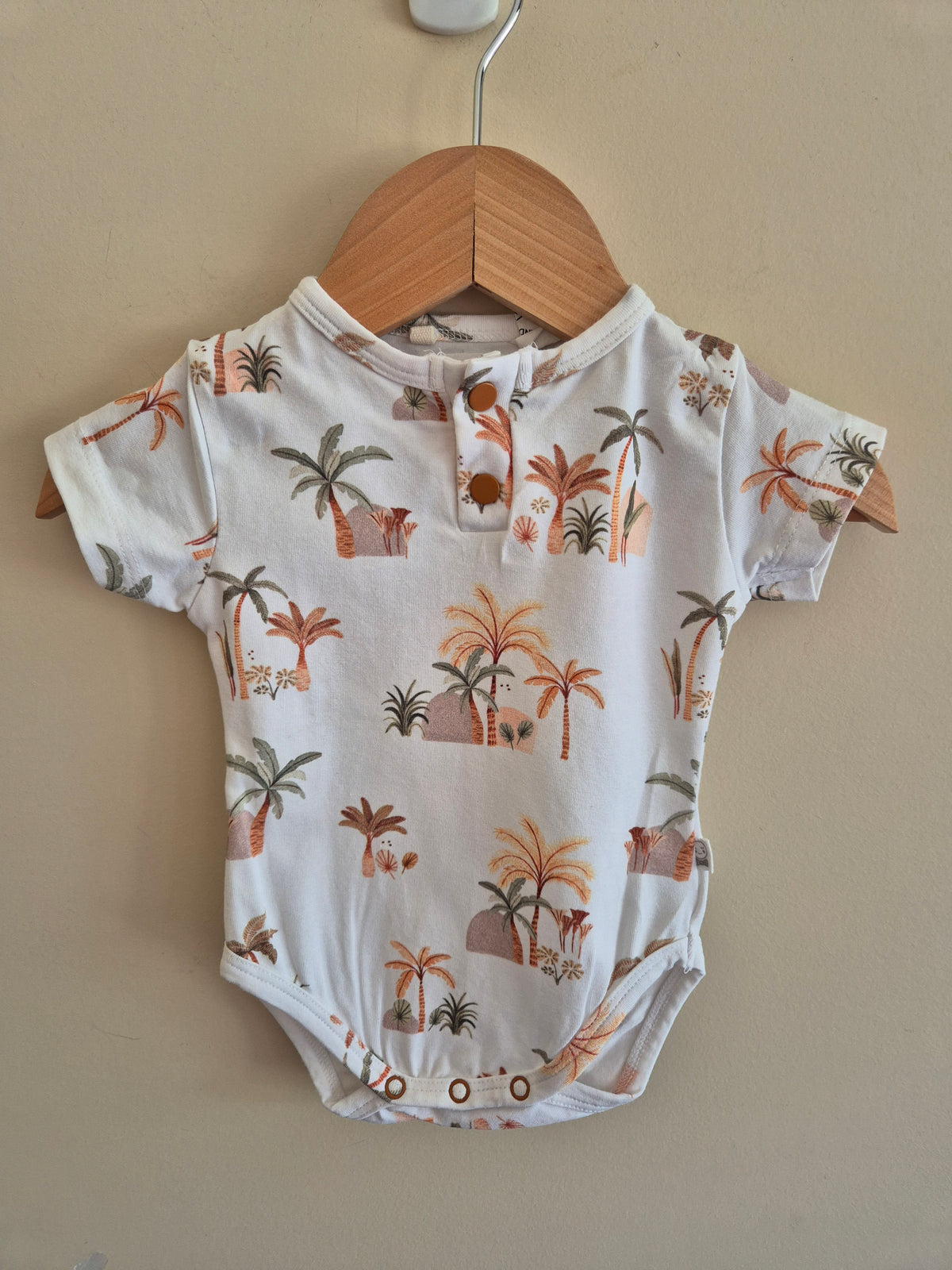 Snuggle Hunny Short Sleeve Bodysuit Size 000