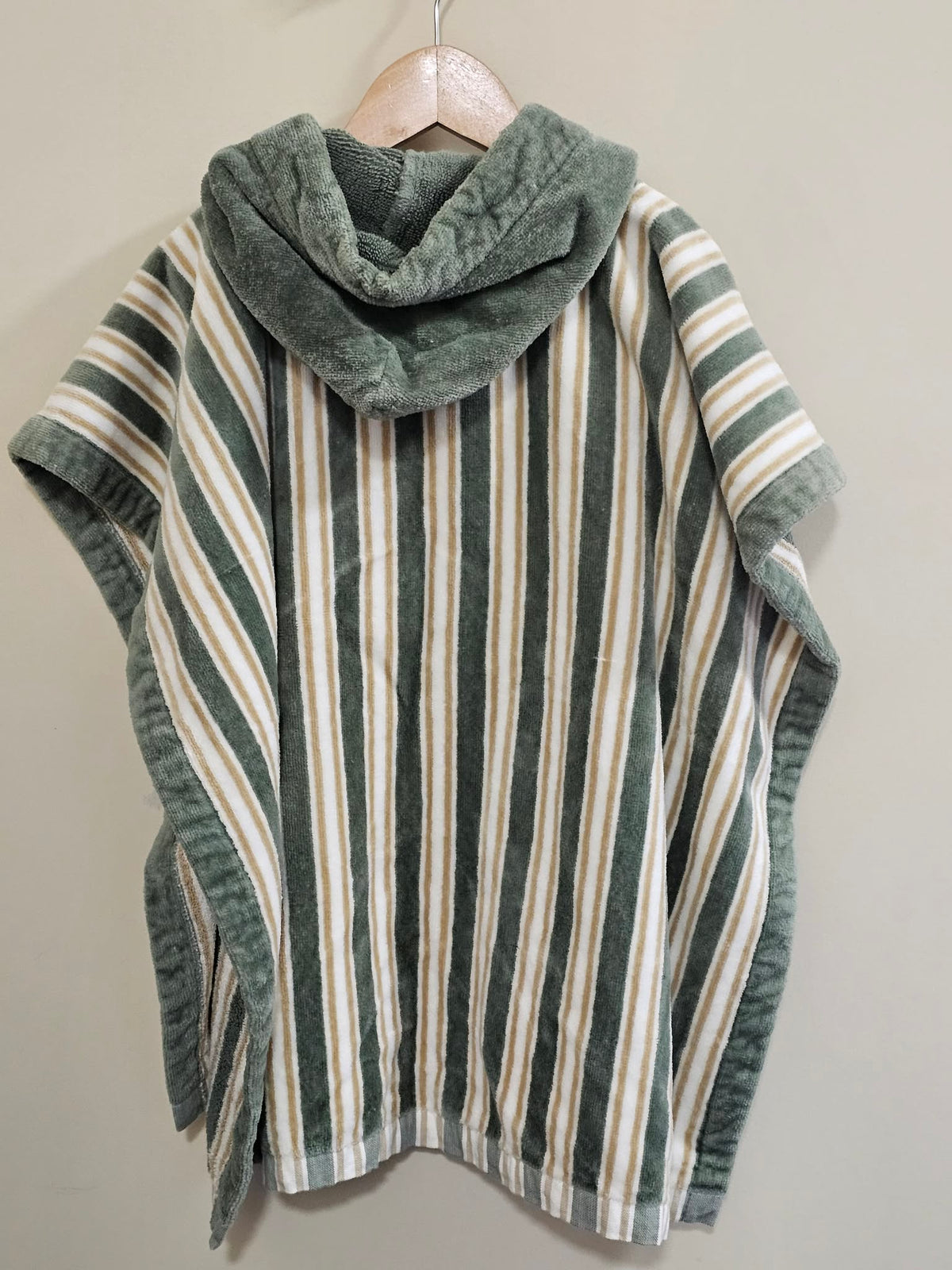 Country Road Logo Stripe Towel Poncho Size Medium