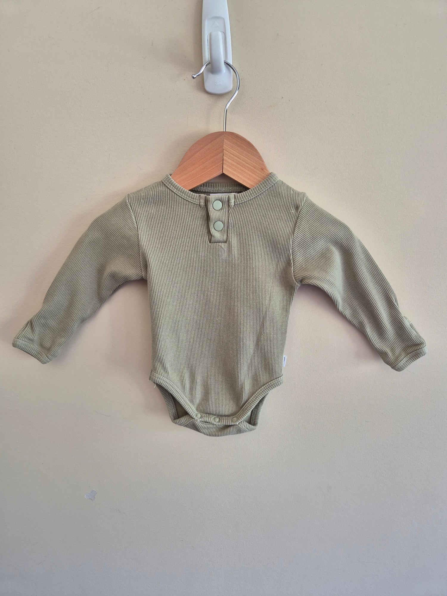 Snuggle Hunny Ribbed Long Sleeve Bodysuit Size 000