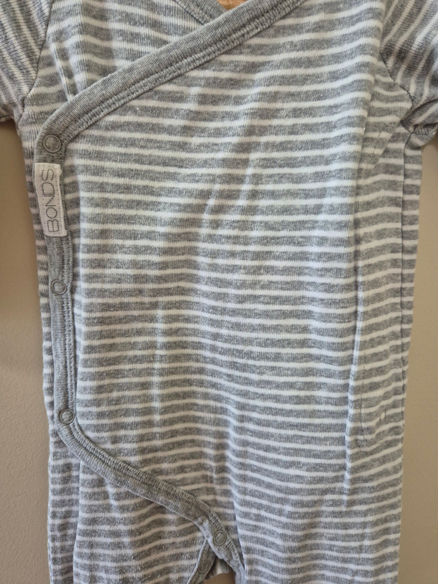 BONDS Wrap Onesie Size 00