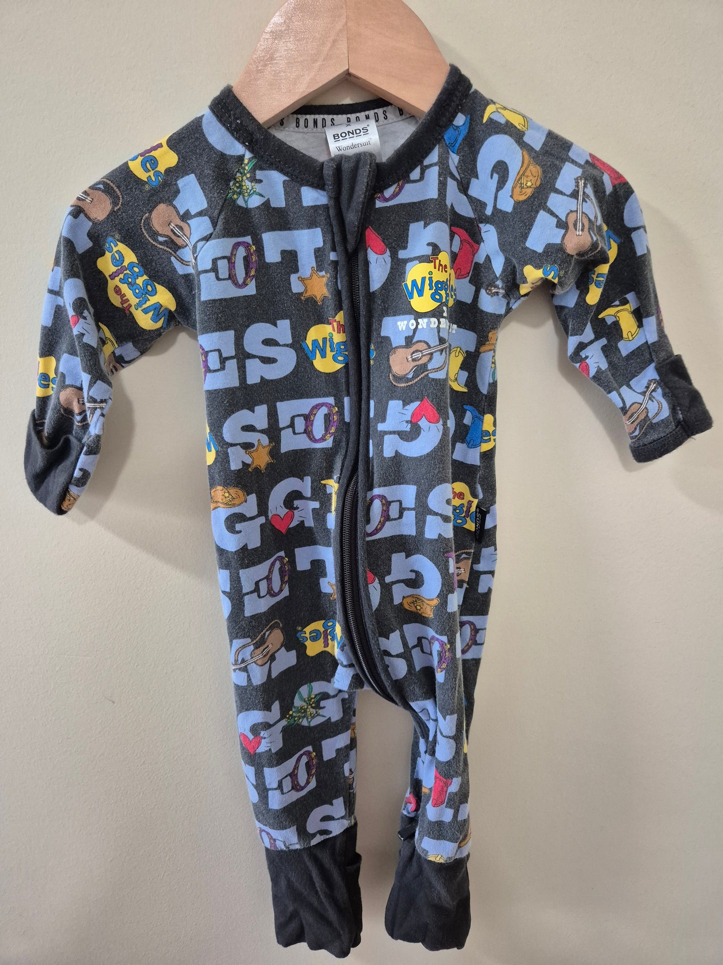 Bonds x Wiggles Onesie Size 000