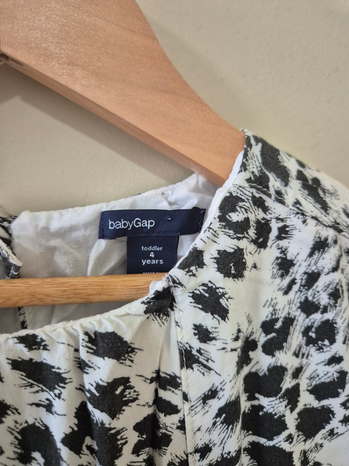 Baby Gap Size 4 Classic monochrome print Dress