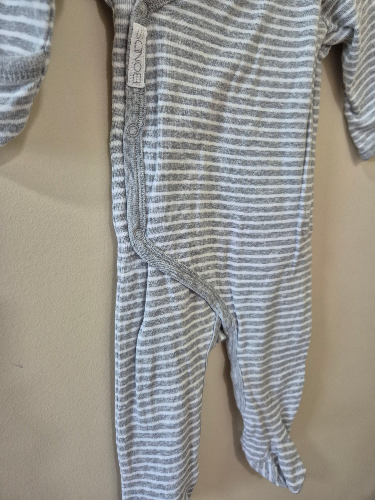 BONDS Wrap Onesie Size 00