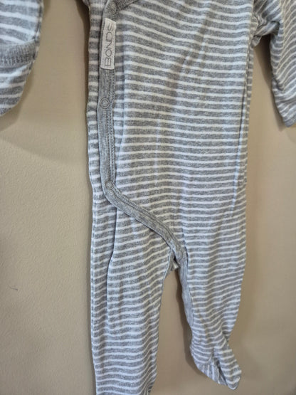 BONDS Onesie 🤍 Size 00
