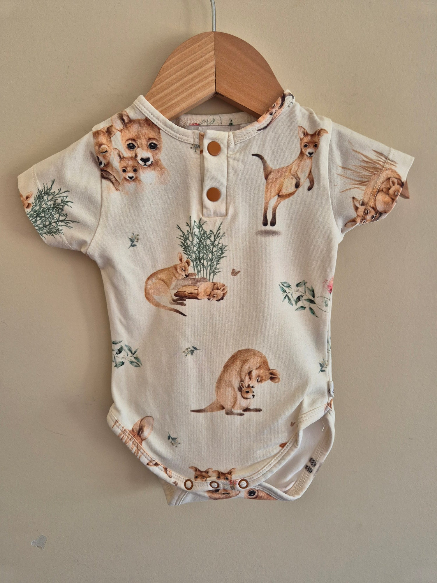 Snuggle Hunny Short Sleeve Bodysuit Kangaroos Size 000