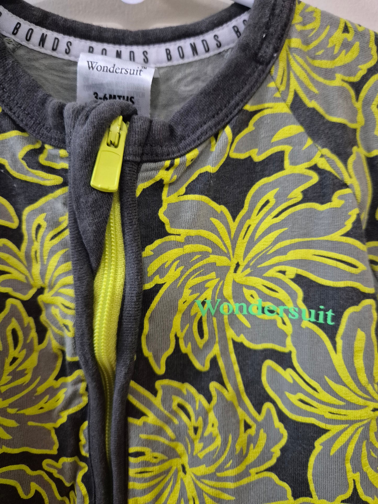 BONDS Onesie Size 3-6 months